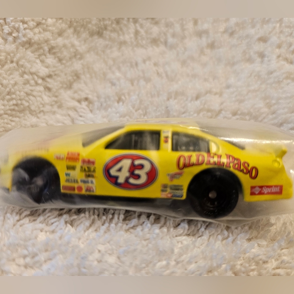 NIP #43 Old El Paso Dodge Intrepid Diecast  1:64.